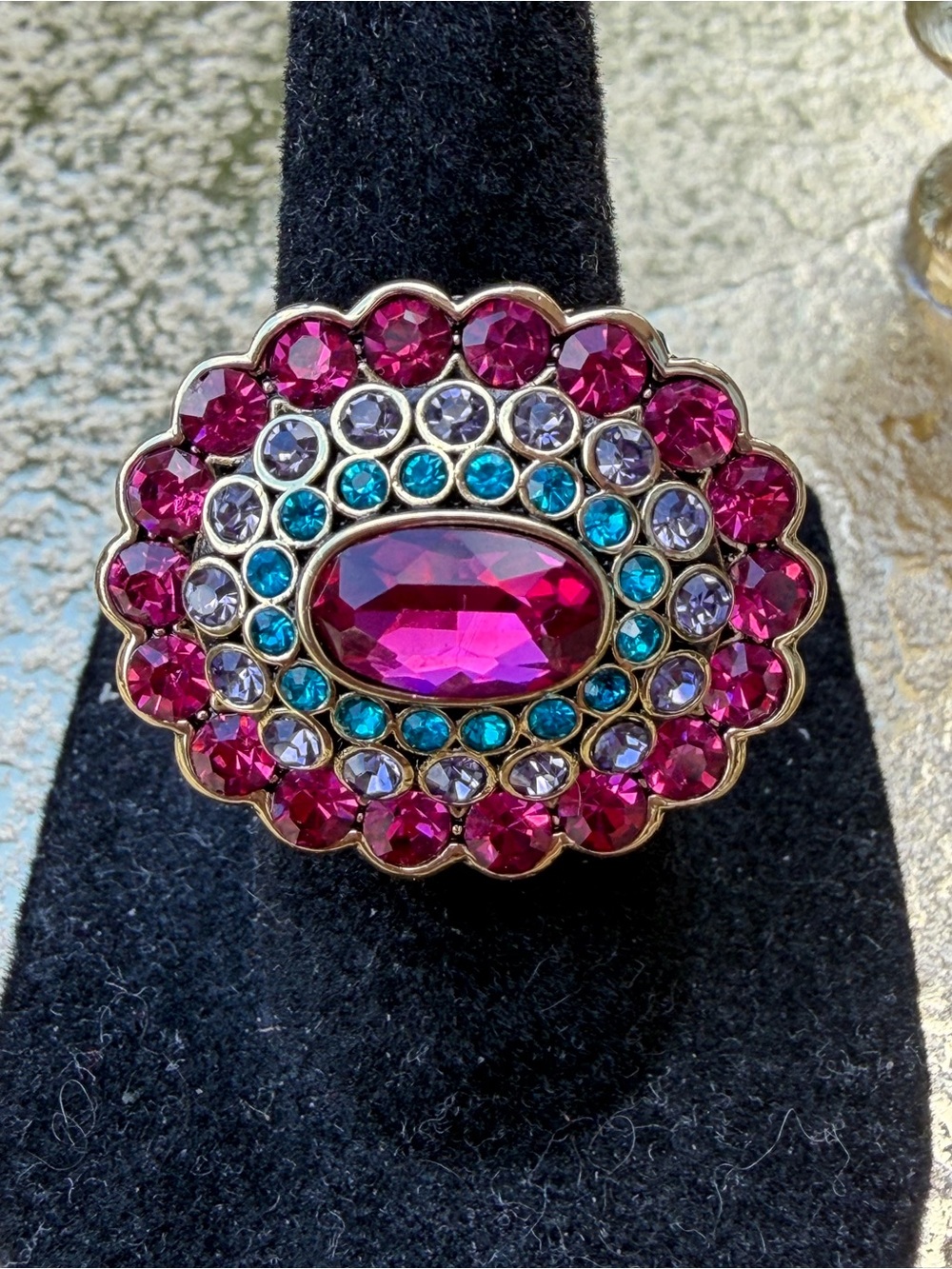 Heidi Daus
"Collector's Edition" Swarovski 
Crystal Ring. *Size 6.5
